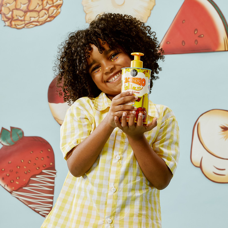 Crème coiffante Cachinho Feliz Salada de Fruta - démêle et active les boucles Crème coiffante Cachinho Feliz Salada de Fruta - démêle et active les boucles