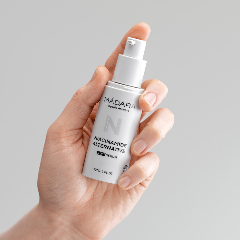 Sérum Botanique Alternatif Niacinamide 5 en 1 – Éclat et uniformité Sérum Botanique Alternatif Niacinamide 5 en 1 – Éclat et uniformité