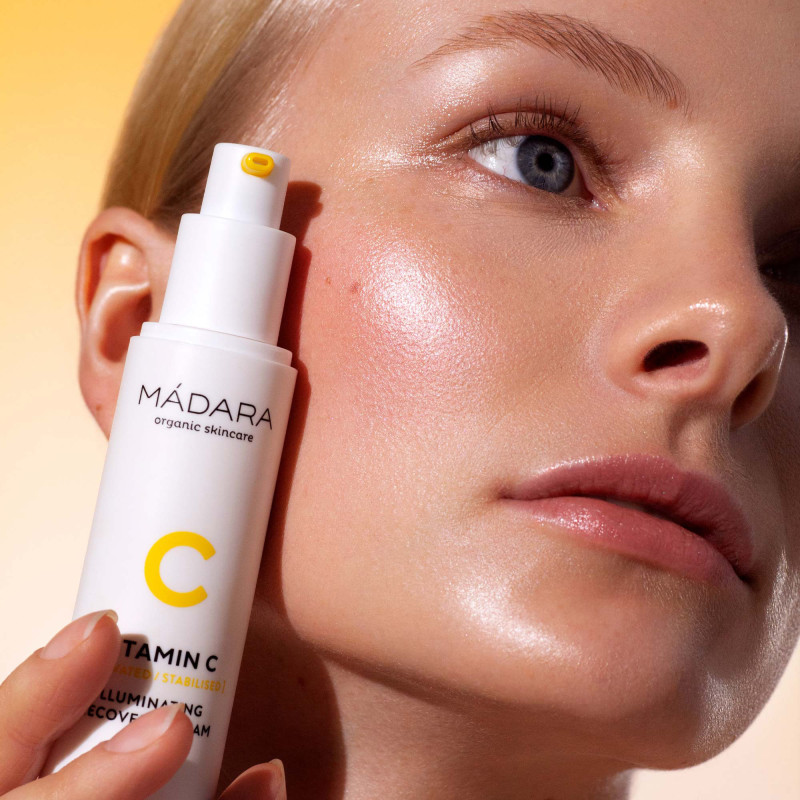 VITAMIN C Crème Régénérante Illuminatrice – Éclat et hydratation intense VITAMIN C Crème Régénérante Illuminatrice – Éclat et hydratation intense
